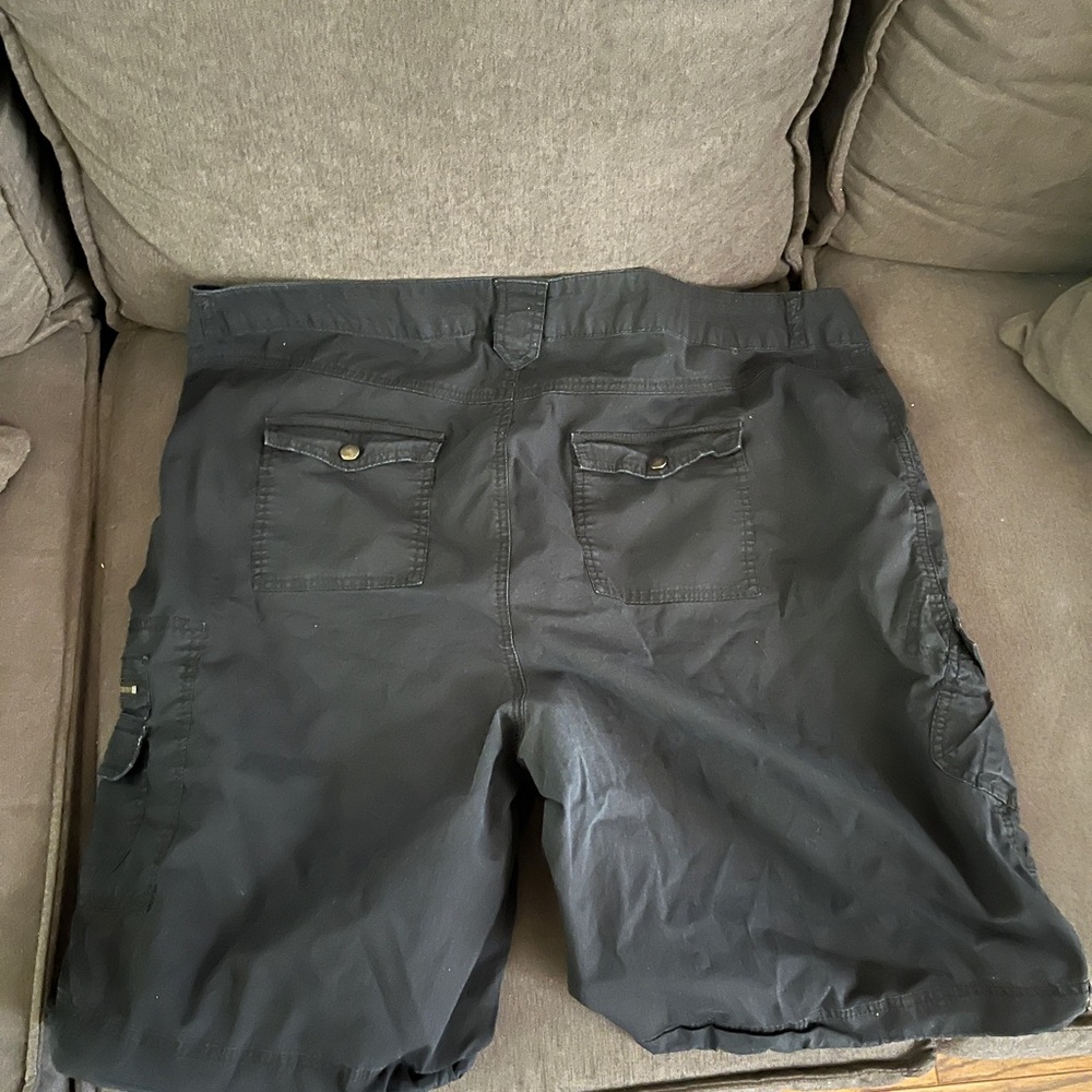 Lane Bryant Cargo Shorts with Multiple Pockets - Picture 2 of 2